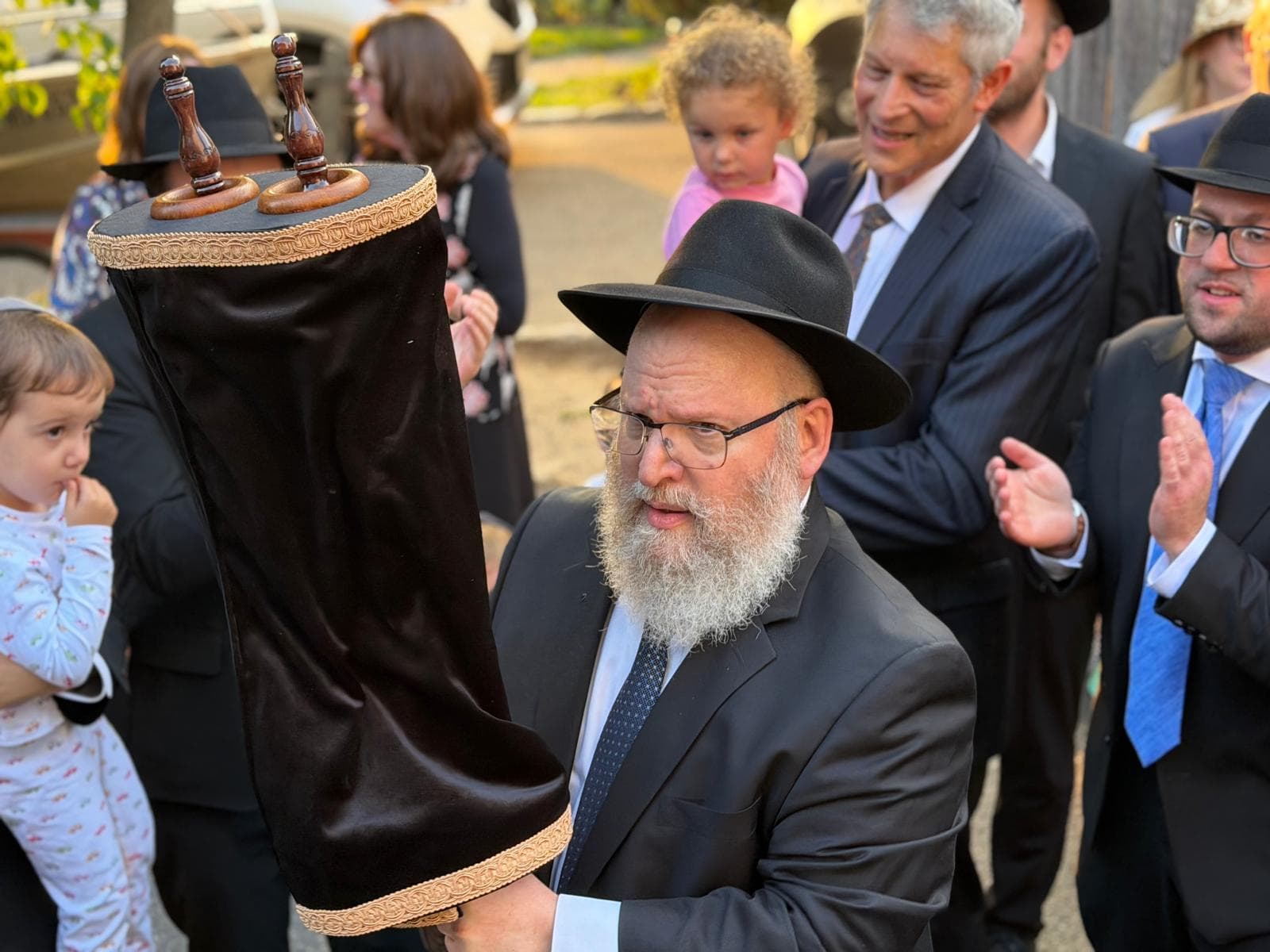 Rabbi Chatzinoff carrying the Sefer Torah at the Hachnossas Sefer Torah